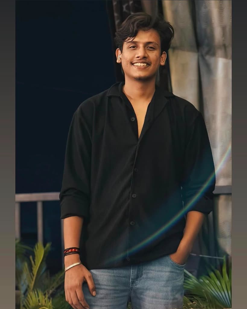 Roshan Pawar — Founder of The Indian Artist